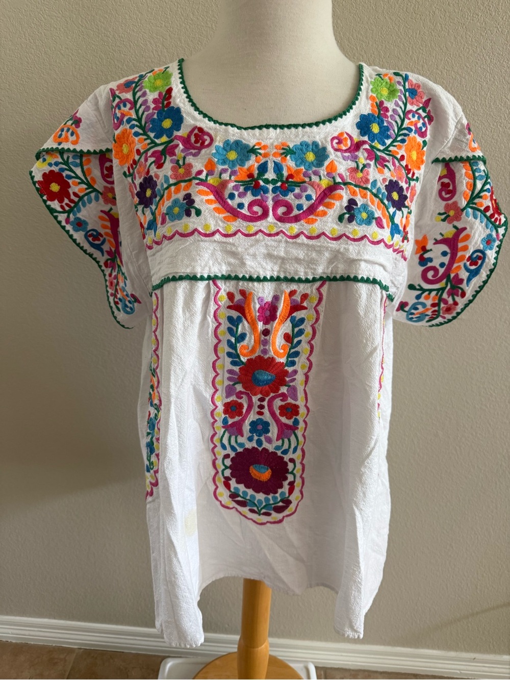 MEXICAN WHITE EMBROIDERED TOP SZ 3XL MULTI-COLOR FLOWERS PEASANT